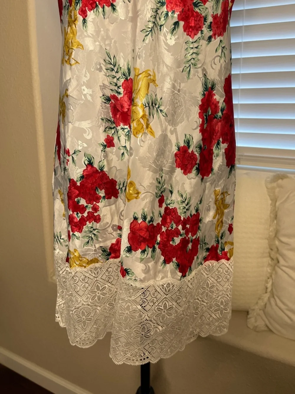 Vintage VS Gold Label Lace Trim Nightie/Slip Dress